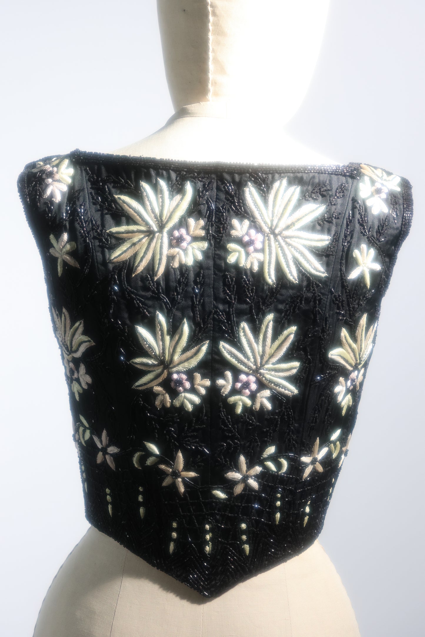 Eavis & Brown Corset TP16 Black Floral Ward