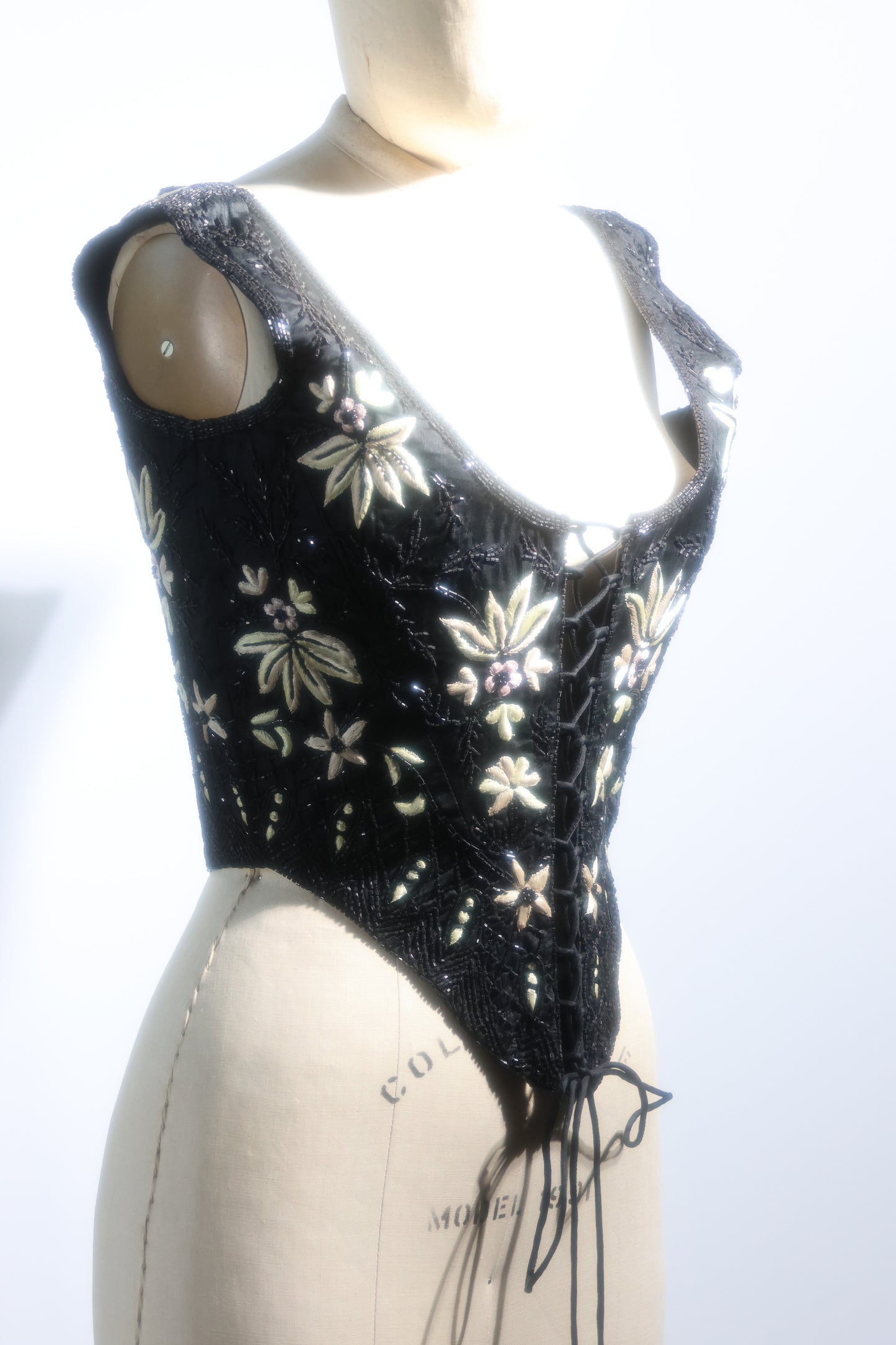 Eavis & Brown Corset TP16 Black Floral Ward