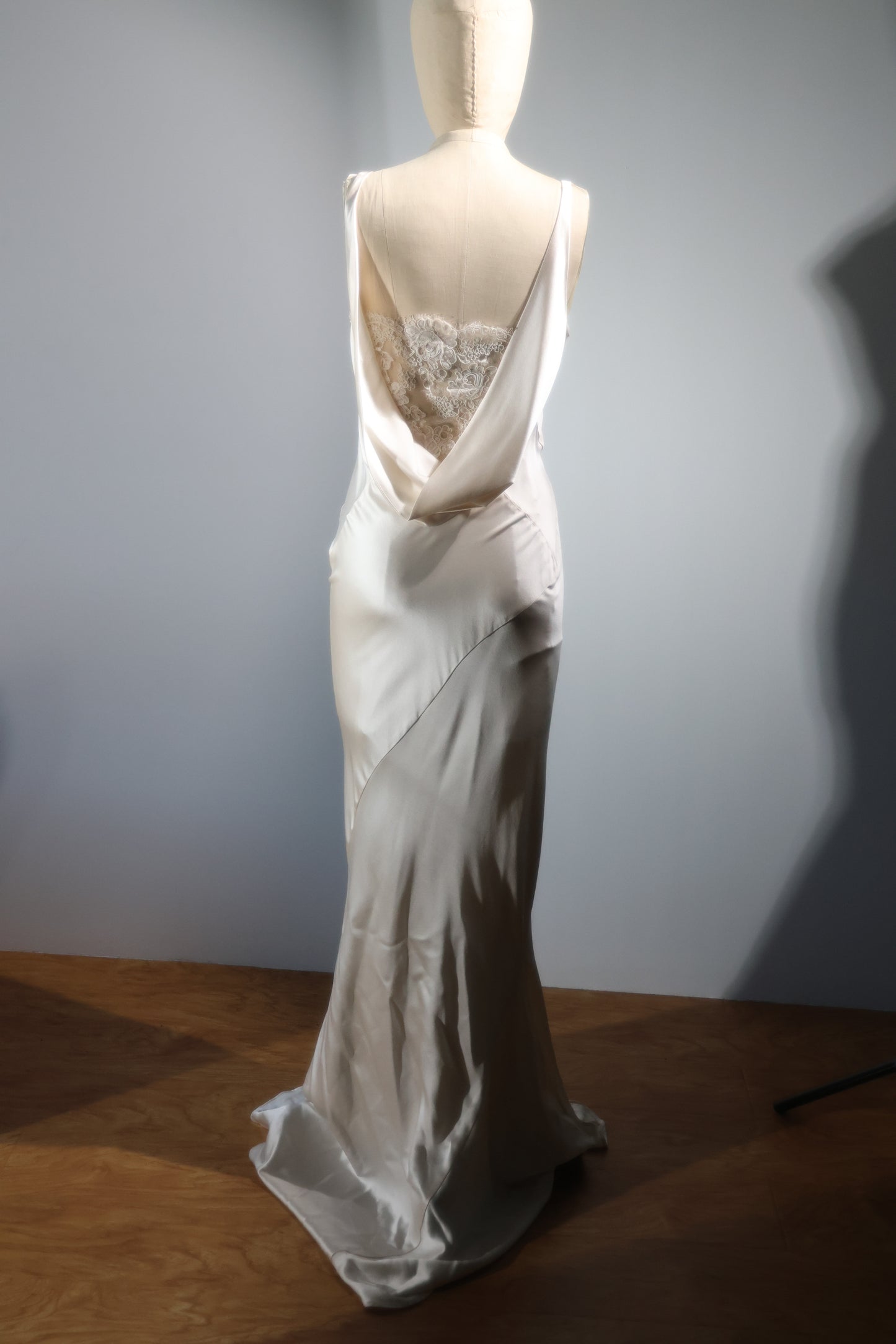 Les Habitudes Liquid Lace Back Dress Ivory